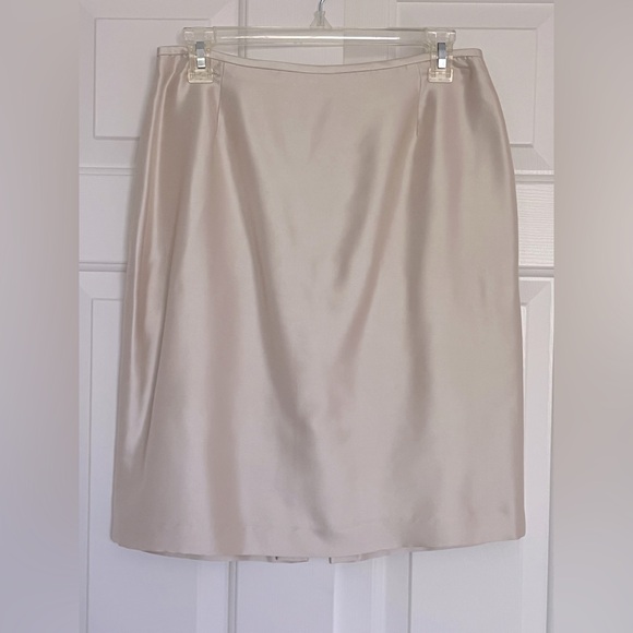 Tahari Arthur S. Levine Champagne Suit, Skirt & Jacket, size 6 Petite, worn 4x - Picture 4 of 6